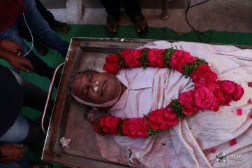 Chiranjeevi Pays Final Respect to Sr Journalist Pasupuleti Ramarao